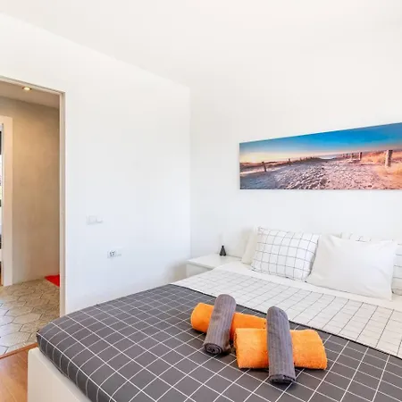 Orange House * Montgat